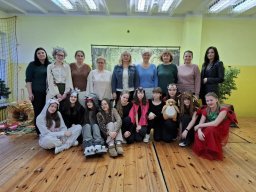 Rok szkolny 2025-2026 - 072 - Kolorowe Gêosy wyjatkowe przedstawienie o przyjazni i odwadze